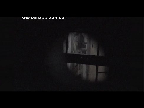 ❤️ Бландзінка таемна здымаецца на відэа з суседскага вуаерыста, схаванага за пустымі цэгламі ❤️❌ Порна відэа у нас