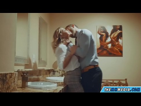 ❤️ Калі грудастая бландынка спакушае цябе ў грамадскім туалете ❤️❌ Порна відэа у нас